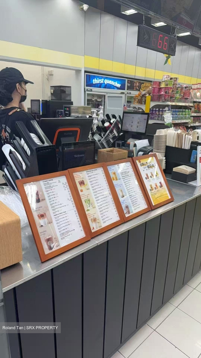 Ang Mo Kio (amk) Hub (D20), Retail #561355831